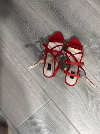 Sandalias de tacón rojas