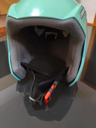 Casco homologado EN1077 de esquí marca Dainese