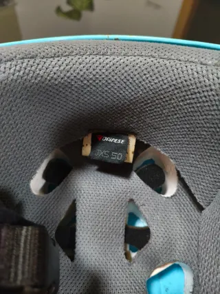 Casco homologado EN1077 de esquí marca Dainese