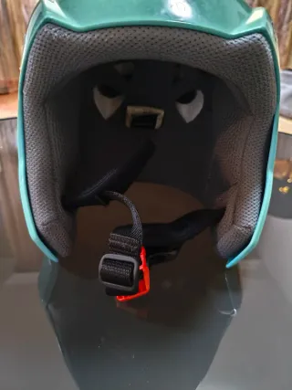 Casco homologado EN1077 de esquí marca Dainese