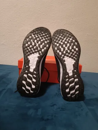 Zapatillas Nike Running Negras y Rojas