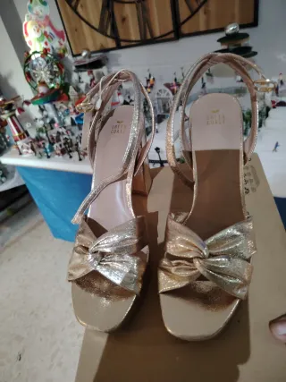 Zapatos de fiesta Gioseppo dorados mujer
