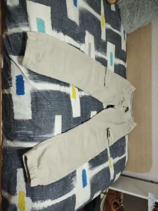 Pantalón jogger beige