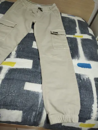 Pantalón jogger beige