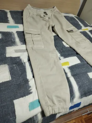 Pantalón jogger beige