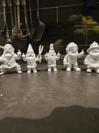 Statuette Gnomi Maleducati Dito Medio design