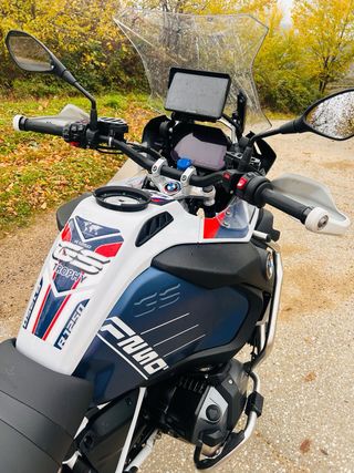BMW GS 1250 Trophy 8.000 km AKRAPOVIC Y MALETAS