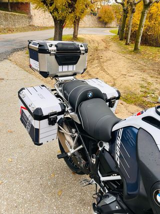 BMW GS 1250 Trophy 8.000 km AKRAPOVIC Y MALETAS