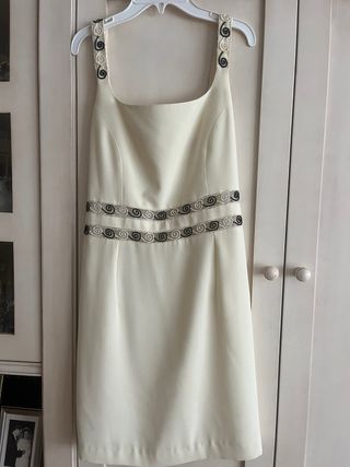 Vestido de fiesta  con adornos