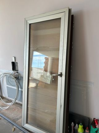 Ventana aluminio oscilo batiente