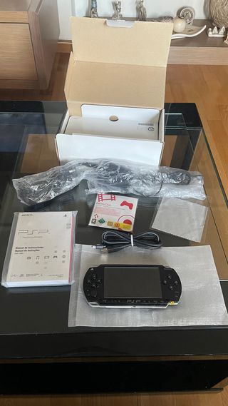 CONSOLA COMPLETA SONY PSP-1004 (FAT) COLOR NEGRO