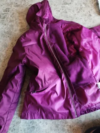 Chaqueta de nieve morada