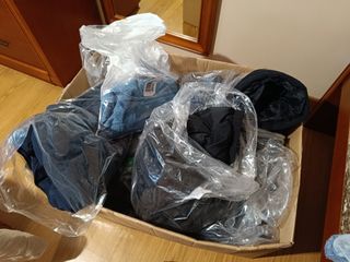 Lote 24 artículos de ropa Benetton.