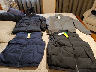 Lote 24 artículos de ropa Benetton.