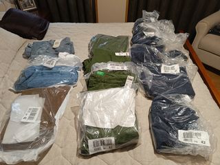 Lote 24 artículos de ropa Benetton.