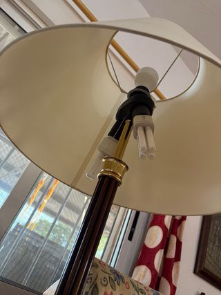 Lámpara de mesa madera y metal