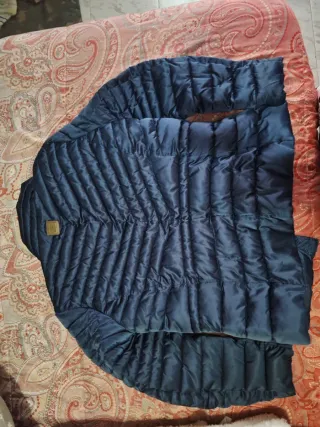 Abrigo azul acolchado