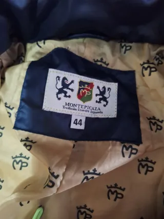 Abrigo azul acolchado