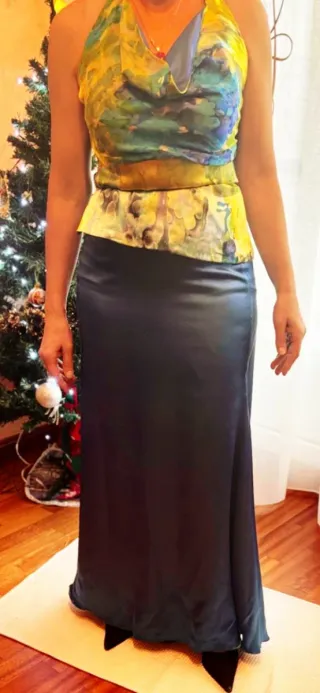 Elegante conjunto corpiño falda larga azul y pañue