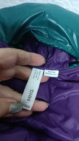 Cazadora plumas Mango impermeable verde Talla M-L