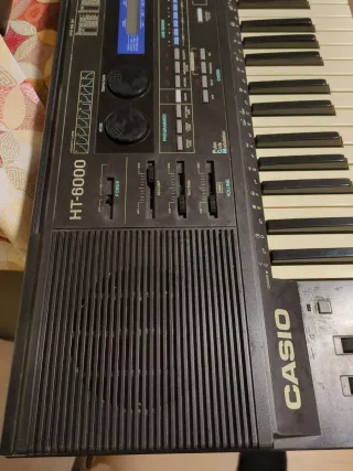 Teclado Sintetizador Casio HT-6000 con funda