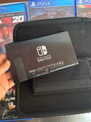 Nintendo Switch nera + Giochi PS4