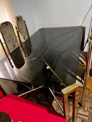 Mesa comedor cristal negro y 4 sillas doradas