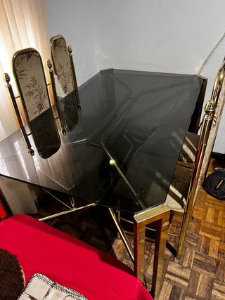 Mesa comedor cristal negro y 4 sillas doradas