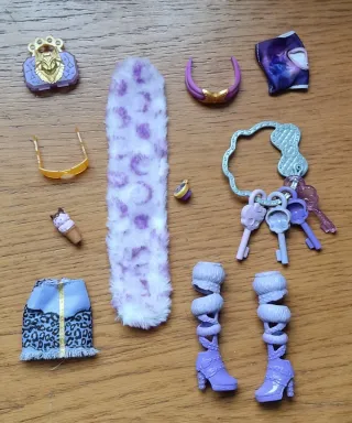 Muñeca Monster High Clawdeen Wolf con ataud