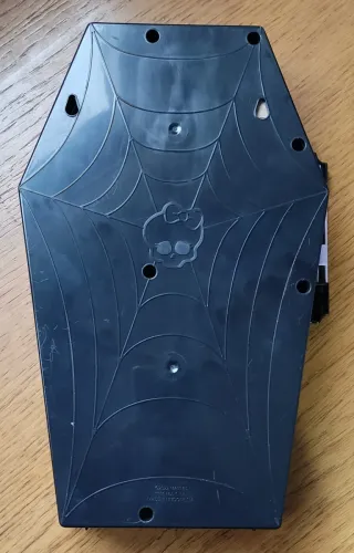 Muñeca Monster High Clawdeen Wolf con ataud