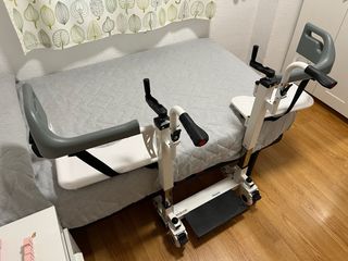 Silla de transferencia para baño y ducha.