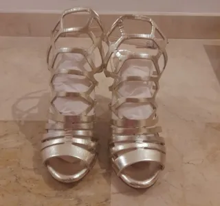 Sandalias Tacón Piel UNISA doradas  Talla- 36