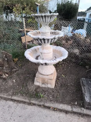 Fuente de jardín de piedra