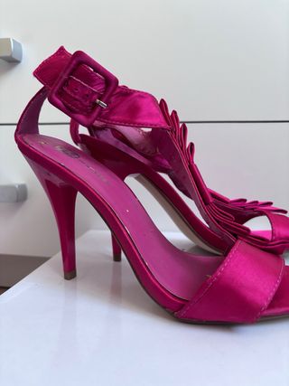 Sandalias tacón fucsia