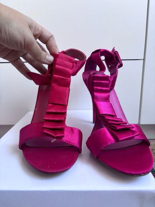 Sandalias tacón fucsia