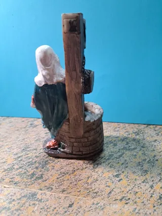 Figura Belén Mujer con Cubo y pozo