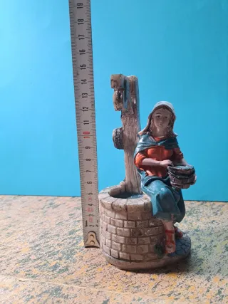 Figura Belén Mujer con Cubo y pozo