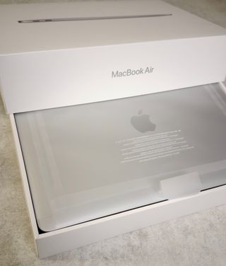 MacBook Air M1 16GB/512GB Plata Como Nuevo