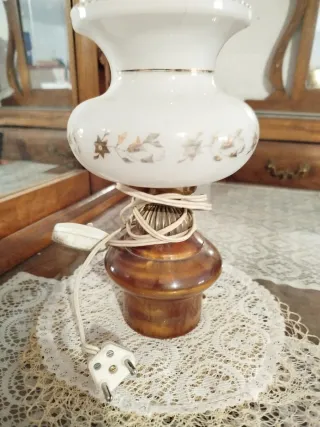 Lámpara de mesa antigua