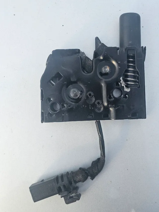 Cierre Capó Audi A3