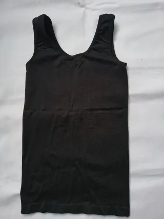 2 Camisetas Interiores a estrenar.