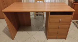 Scrivania in legno 4 cassetti