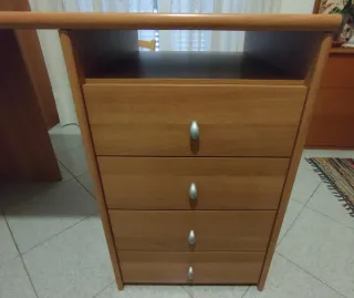 Scrivania in legno 4 cassetti