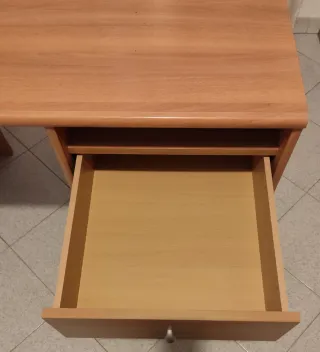 Scrivania in legno 4 cassetti