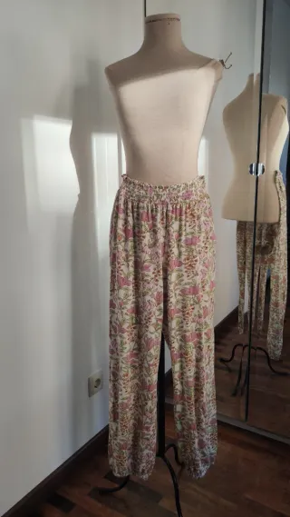 Conjunto de dos pantalones con un bonito estampado