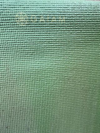 Esterilla de yoga con bolso ambos marca Gaiam