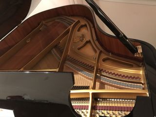 PIANO SCHIMMEL DE MEDIA COLA – NEGRO