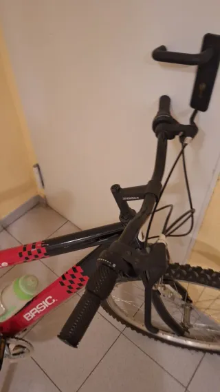 Bicicleta BTT BASIC Roja con casco y bomba