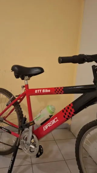 Bicicleta BTT BASIC Roja con casco y bomba