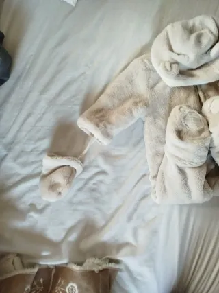 Mono invierno bebé peluche con capucha 3 meses